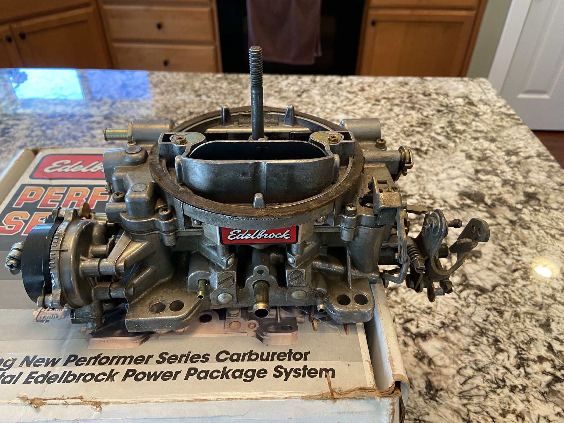 Edelbrock 1406 Carburetor