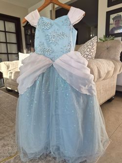 Princess dress. Size 7-8 pristine quality