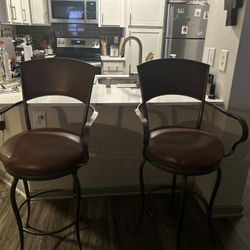2 Bar Stools 