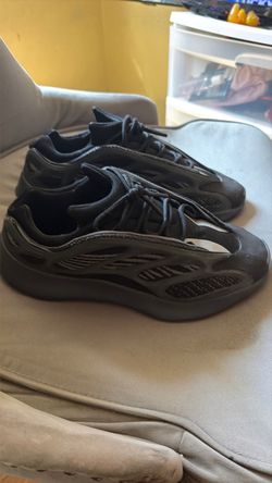 Yeezy 700 V3 Dark glow ( willing to negotiate price)