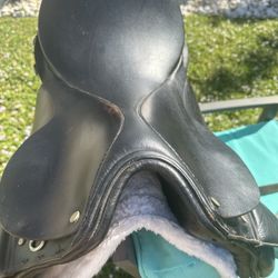 English Horse Ridi Sadle Size 16,5 , Gullet Size 7  ,Girth Size 20