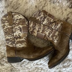 Boys Ariat Desert Camp Boots Size for Sale in West Covina, CA