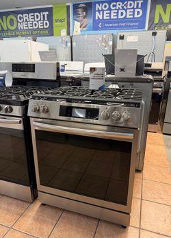 Frigidaire Gallery 30 in. 6 cu.ft 5 Burner Slide-in Gas Range with Total Convection and Air Fry