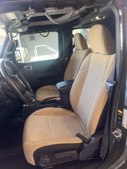 Jeep Gladiator Seat (Trade For Some Leather )