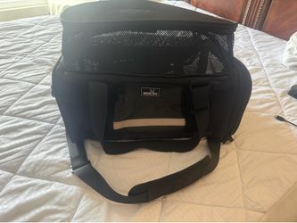WAKYTU  AIRLINE PET CARRIER. $25