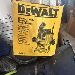 Dewalt 2HP Plunger Router