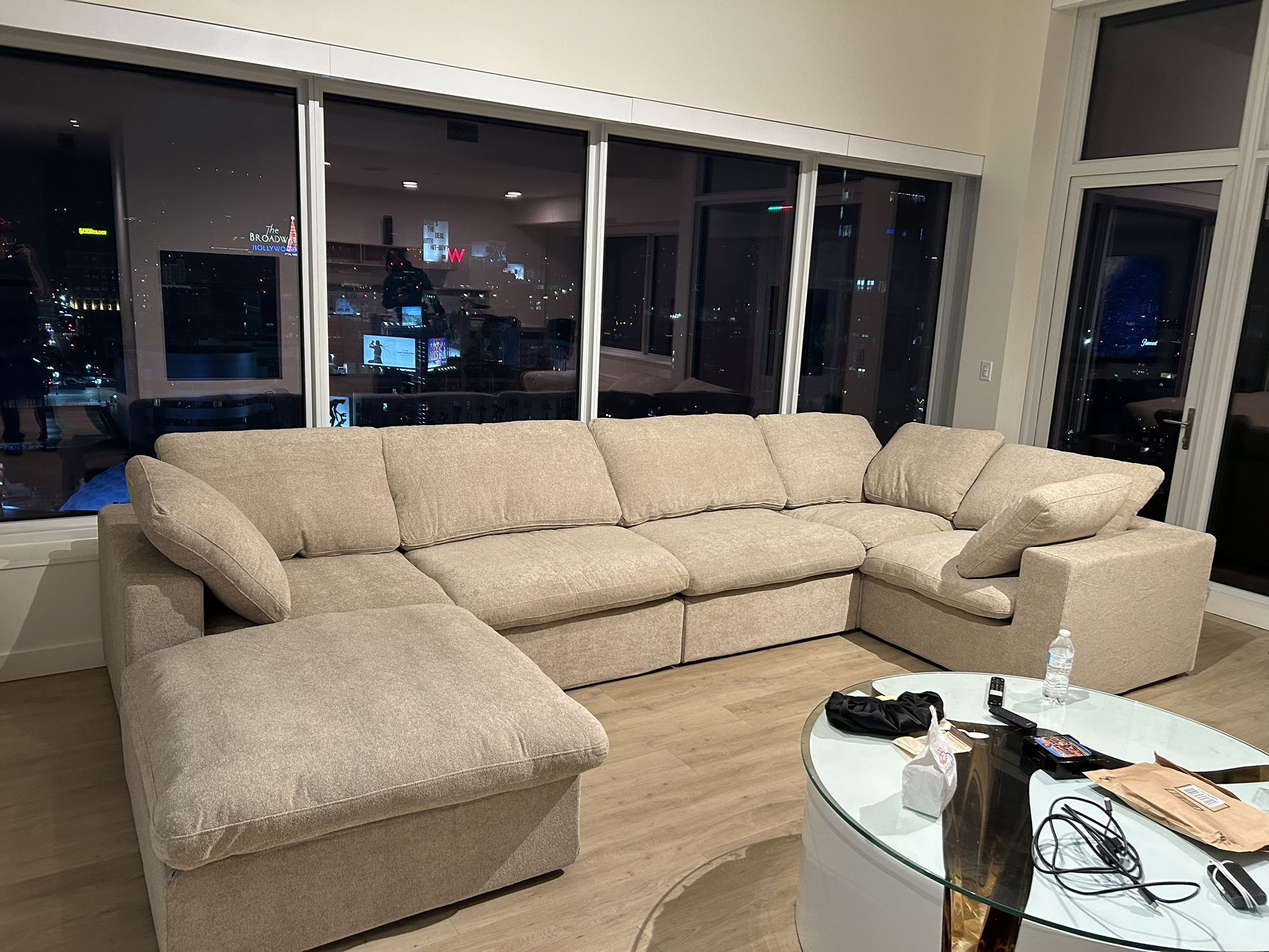 BRAND NEW IN BOX! 6 Piece OATMEAL Cloud Modular Sectional Couch 