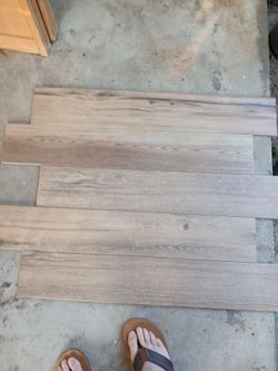 Wood grain tile