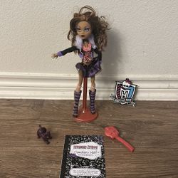 G1 Clawdeen Wolf doll