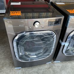 New LG ThinQ Gas Dryer With Steam & Sensor Dry 7.4 Cubic Feet