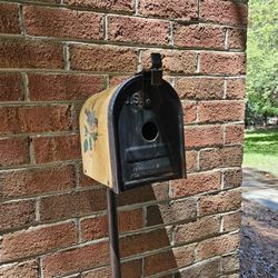 Birdhouse From Vintage Mailbox 