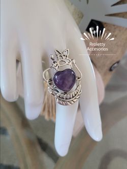 Anillo Artesanal de Plata 925 con Piedra Amatista y diseño de Colibri con hoja.