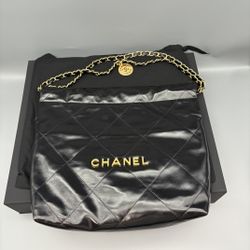 Chanel  22 Small  Handbag with Shiny Calfskin&Gold-Tone Metal in Black