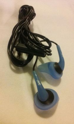 Headphones/earbuds/headset