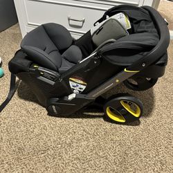 Doona car seat And stroller .