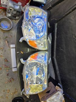 Toyota Tacoma OEM Headlights 05-11