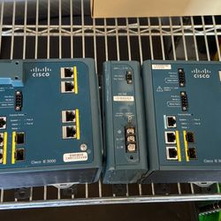 Lot of 2 Switch CISCO IE 3000 IE-3000-4TC + Expansion Modules