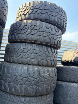 31*10.50r15 Vendo Set de Tires con 70% de vida las 4