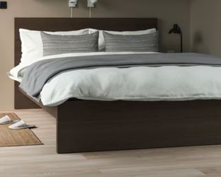 Beautiful Full Size Bed With Mattress