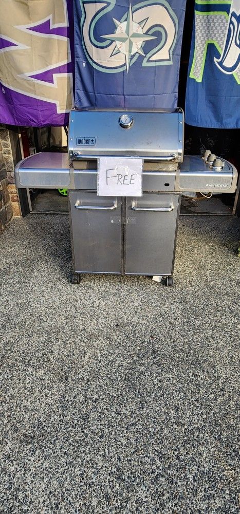 Free Weber Genesis Gas Grill