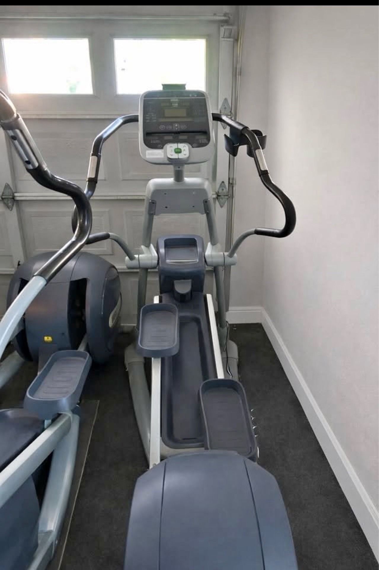 Precor EFX 546i Elliptical Cross-Trainer $500