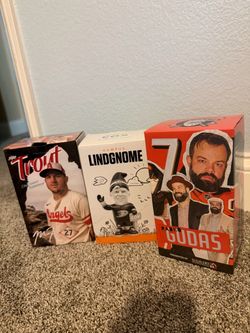 Bobble heads and figures
