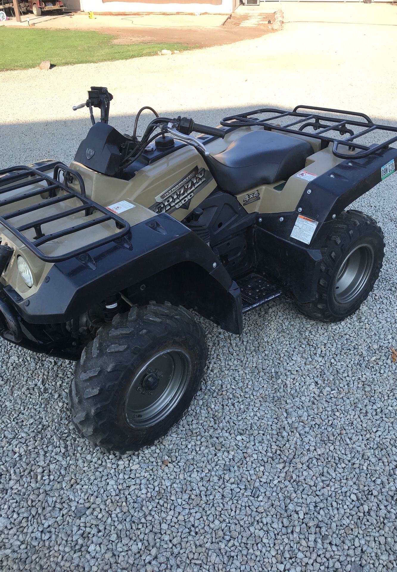 2001 yamaha grizzly 600 4x4 quad Atv. Runs, rides great. Just serviced. Clean title and current registration