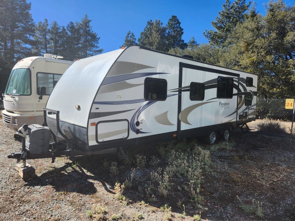 Travel Trailer 2015 Keystone Ultra Lite