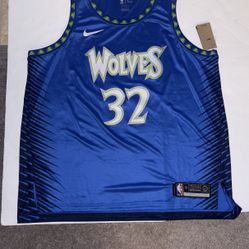 New Wolves Towns Jersey 