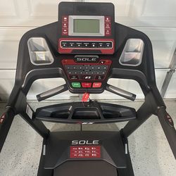 Sole F65 Treadmill/Cinta de correr Sole F65