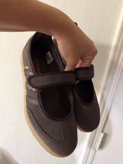 Woman Mary Jane sambas