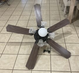 52-in  Indoor Ceiling Fan with Light 5-Blade *USED* 