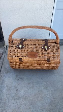 Picnic wicker basket