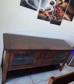 Hutch /tv stand