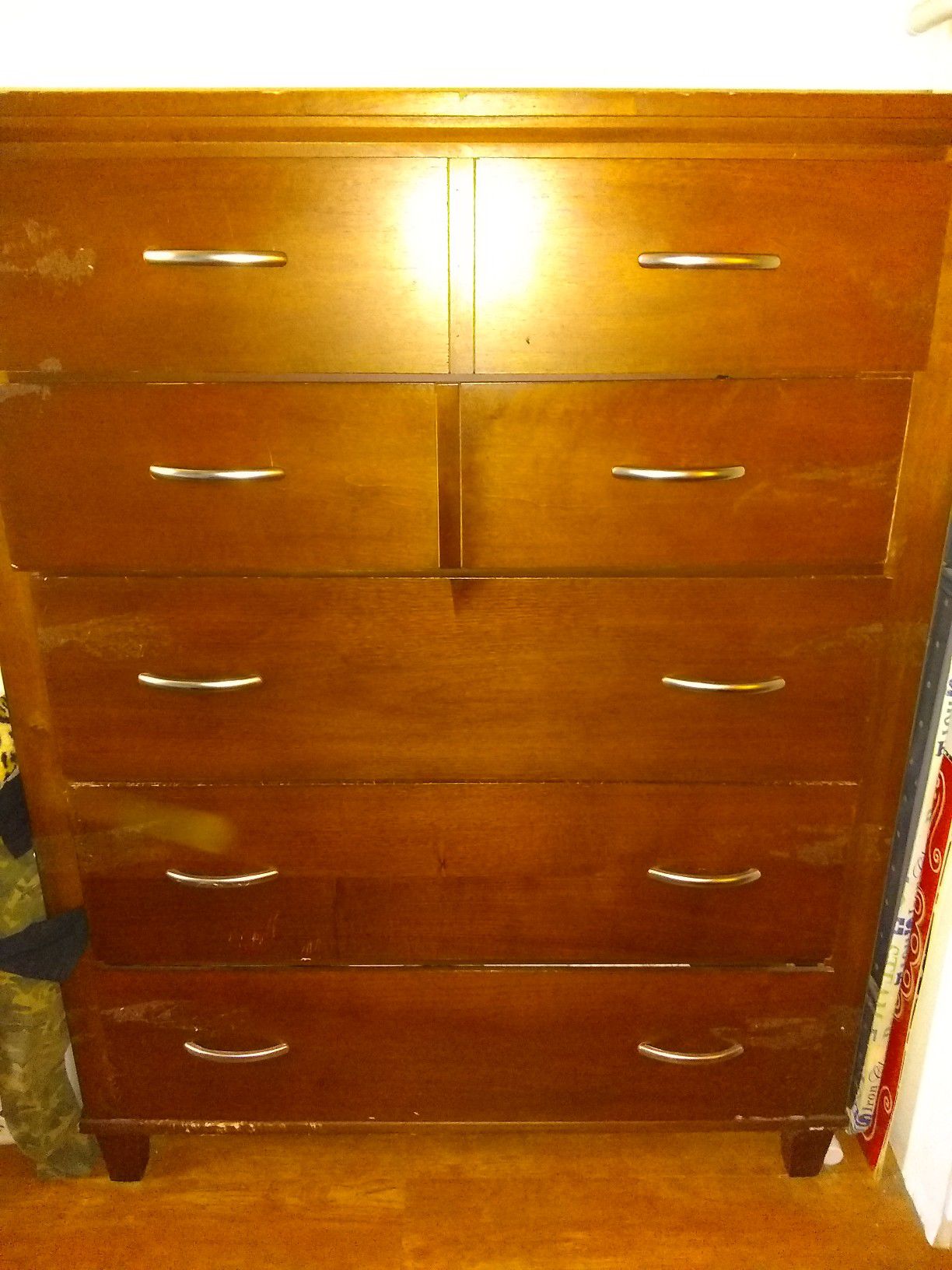 Wooden dresser, with 5 drawers.
