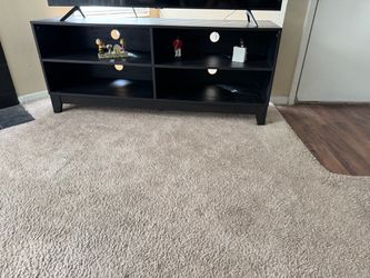 Tv Stand black no attaches