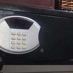 $40 If You Pick Up Now 4/10/23 . In Cerritos. Moving. Honeywell Safe With Key