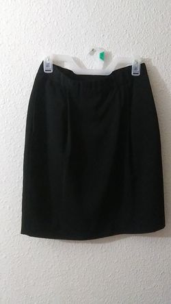 Nice black skirt with pockets