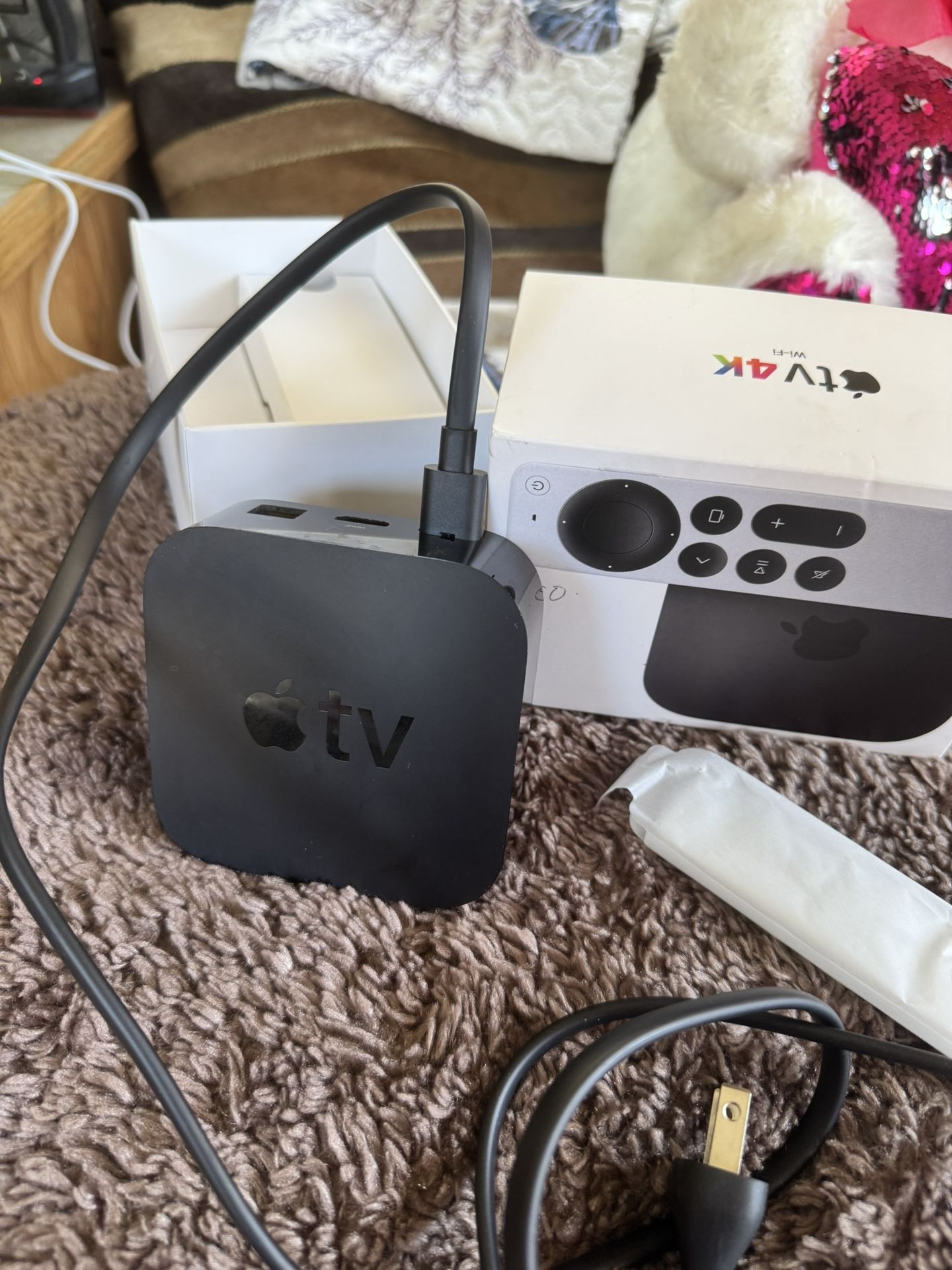 Apple TV, cuatro. Nueva.