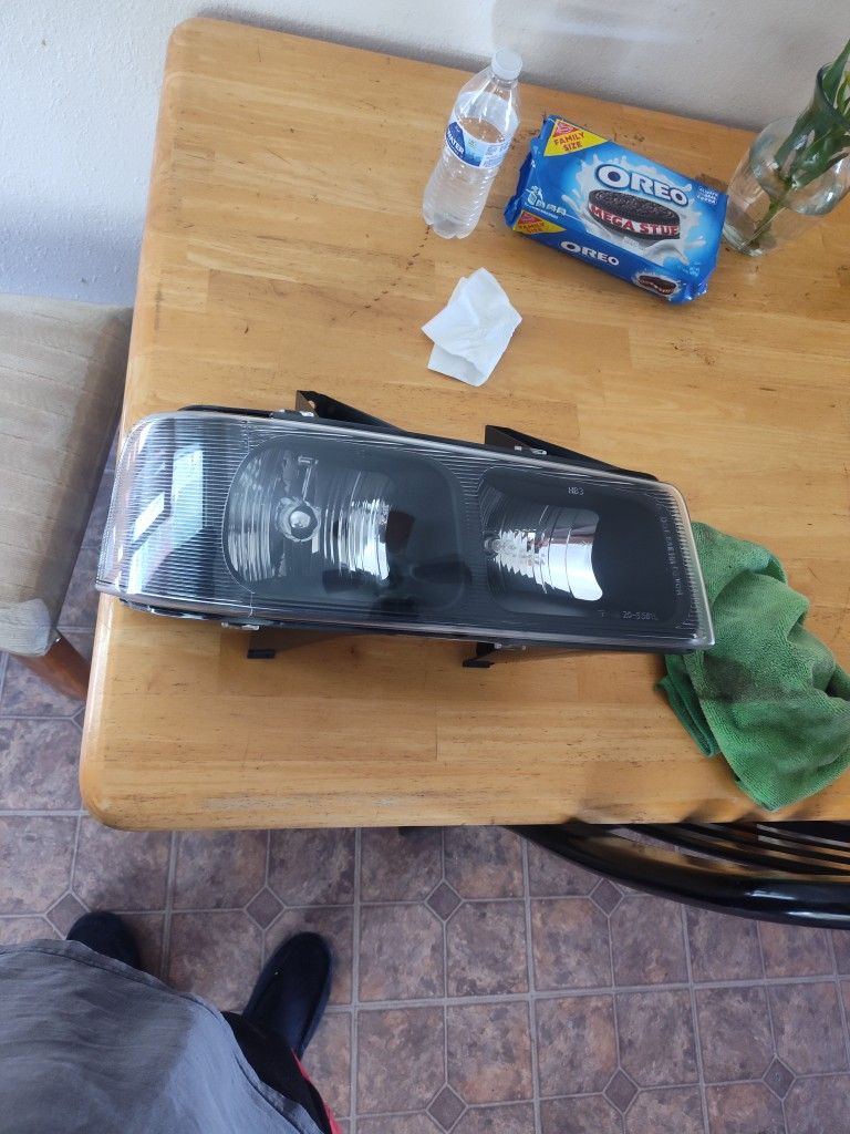GMC Savana Headlight
