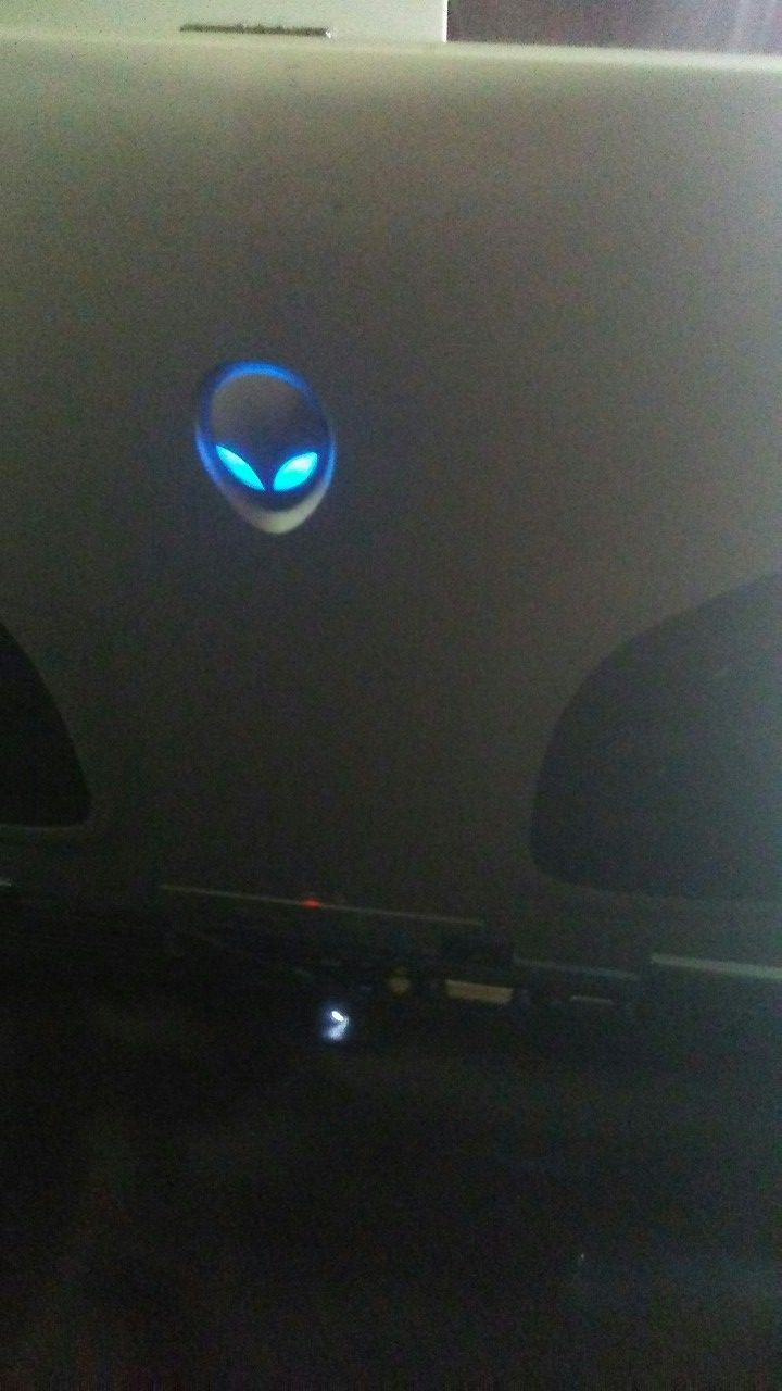 (Gaming laptop) alienware aroura m9700 series