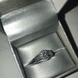 Engagement/wedding Ring
