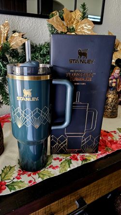 Stanley Quencher H2.O FlowStateTM 40 oz Stainless Steel Tumbler in Forrest Gloss Deco