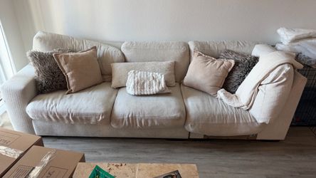 City Furniture Oversized Cream 3-Seater Sofa – 112”