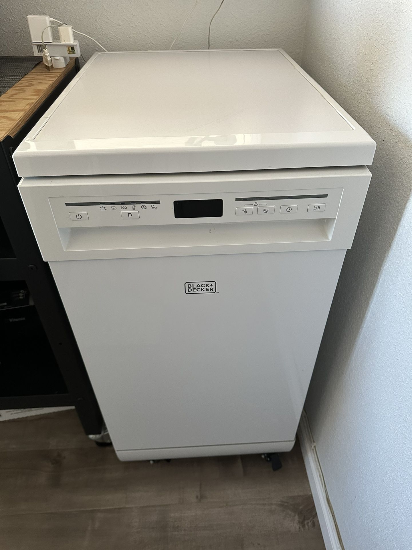 Black And Decker Portable dishwasher 