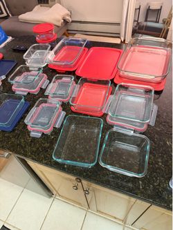 Pyrex set assorted