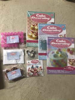 Cake decorating set