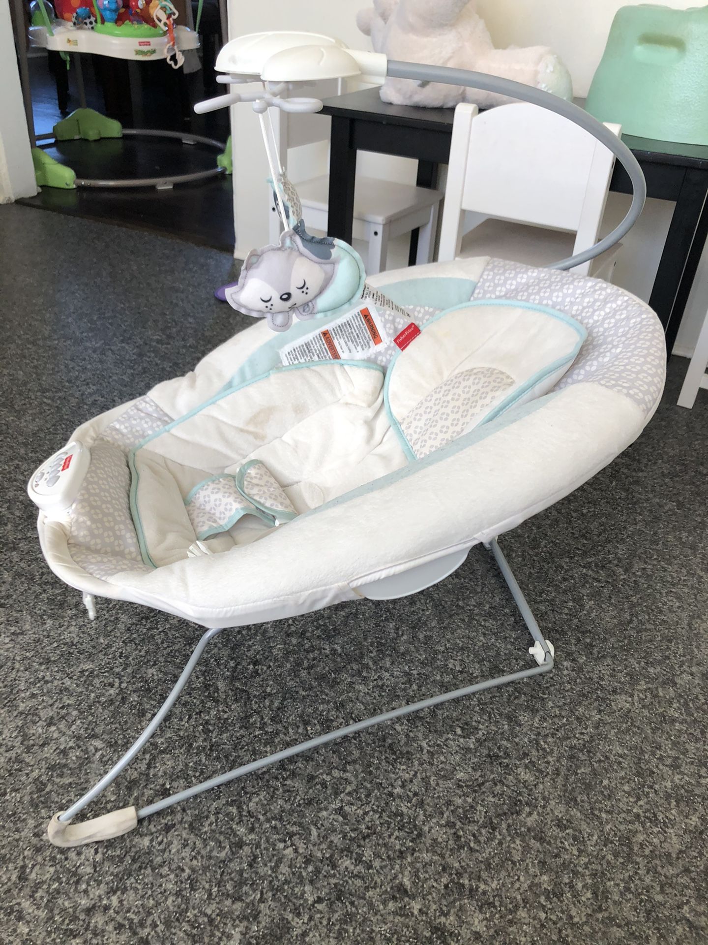 Infant recliner chair with vibrate/ music