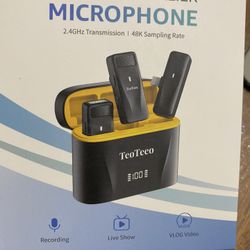 2pcs Wireless Lavalier Microphone for iPhone iPad with Charging Case