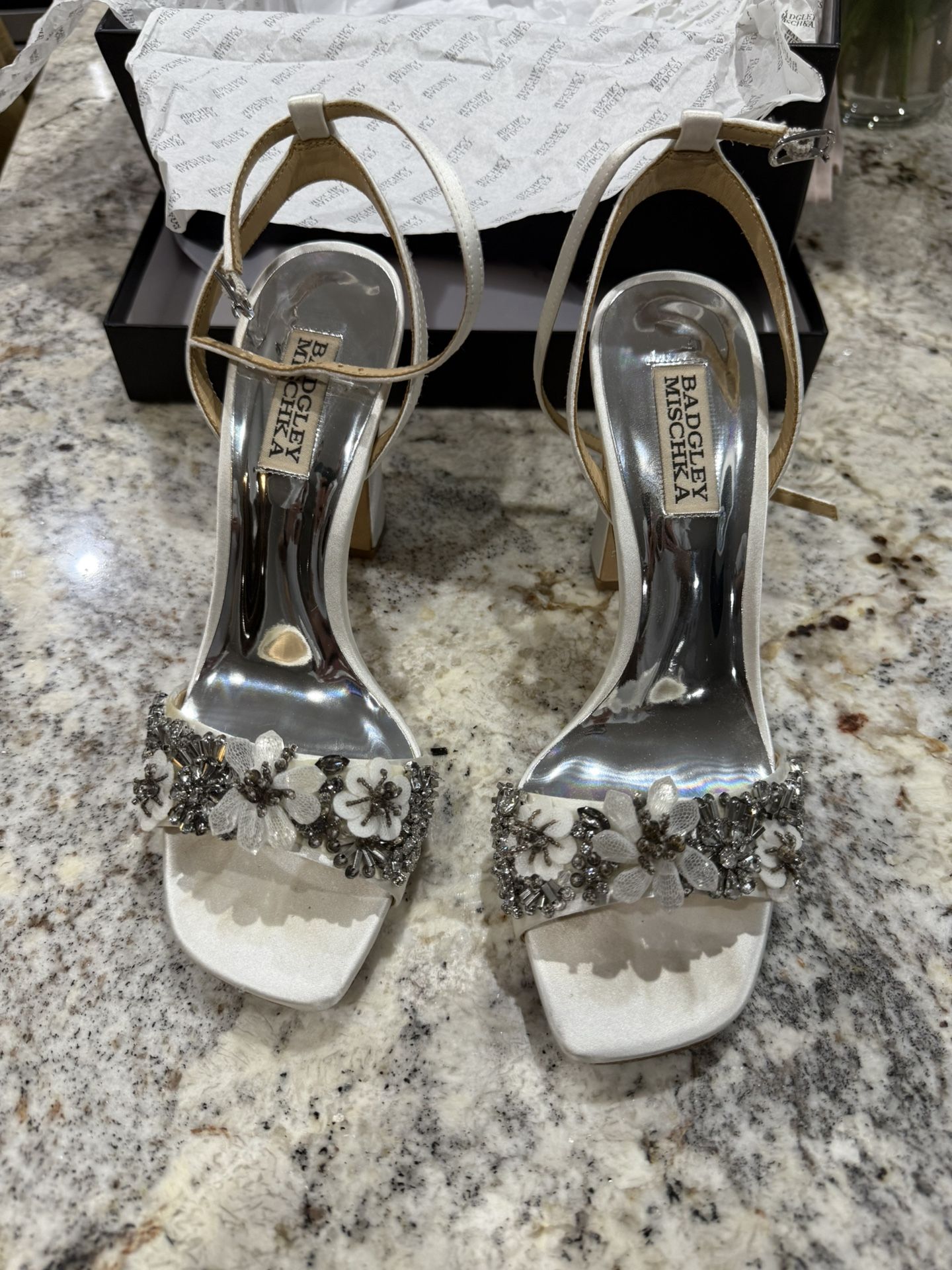Badgley Mischka Heels Alexa Satin Soft White Shoes Size 7.5